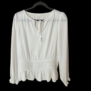 Beautiful white blouse. Great fir job and for going out.